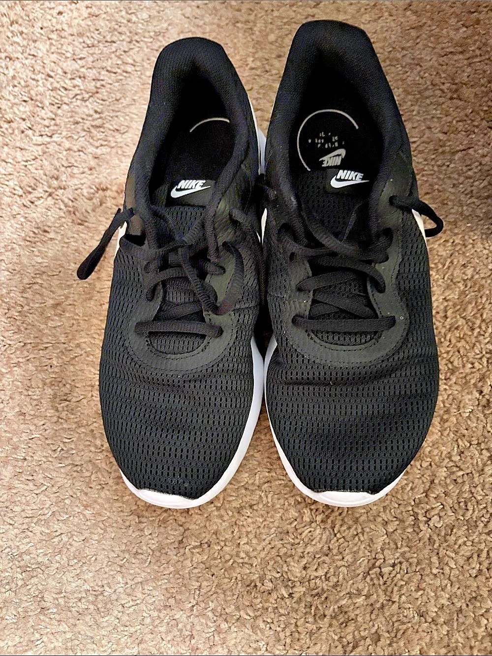 Nike Tanjun Black & White Athletic Shoes